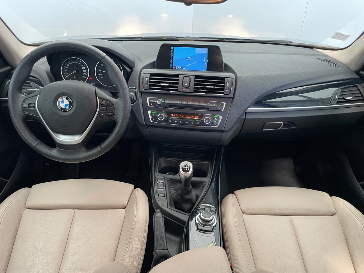 Bmw Série 1 116 i 136 cv URBAN   PREMIERE MAIN