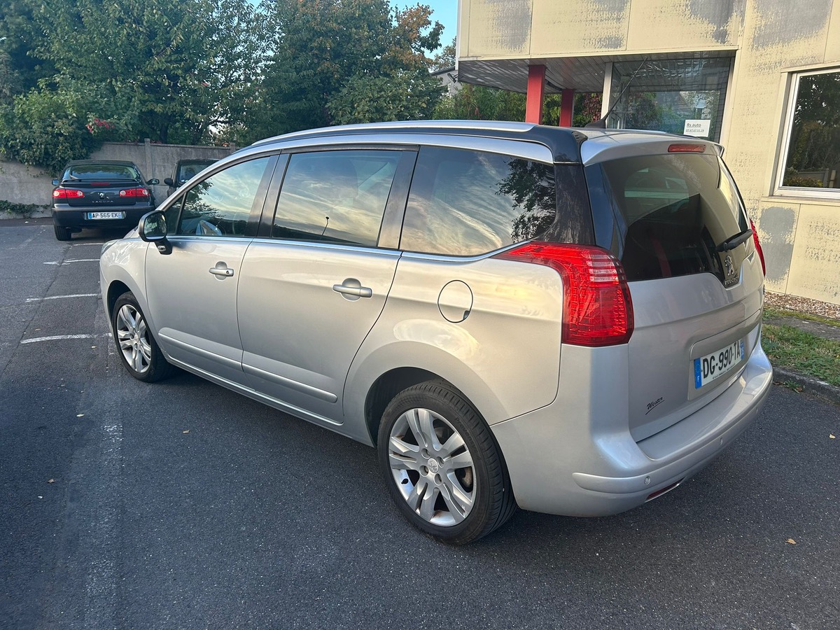 Peugeot 5008 1.6 HDI 115 CV 7 place allure 4X sans frait