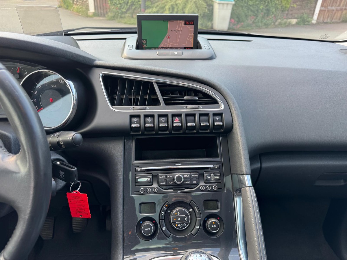 Peugeot 3008 1.6 HDI PREMIUM PACK