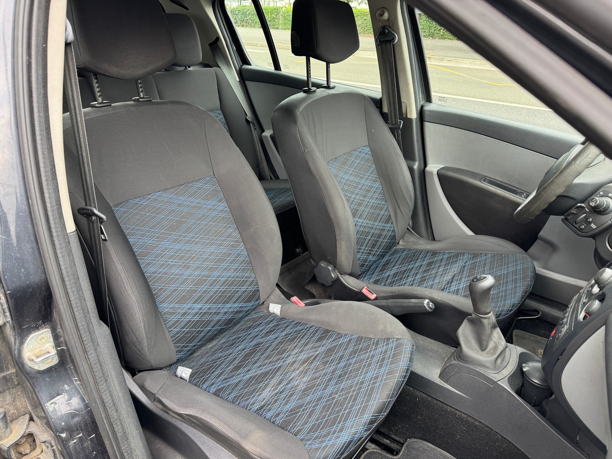 RENAULT Clio 1.2i 16v 75 AUTHENTIQUE