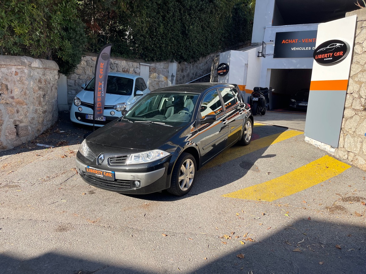 RENAULT Megane 1.6 i 111 CV / Km Réel / 2 ème Main / Boite Auto / 5 Portes / Clim