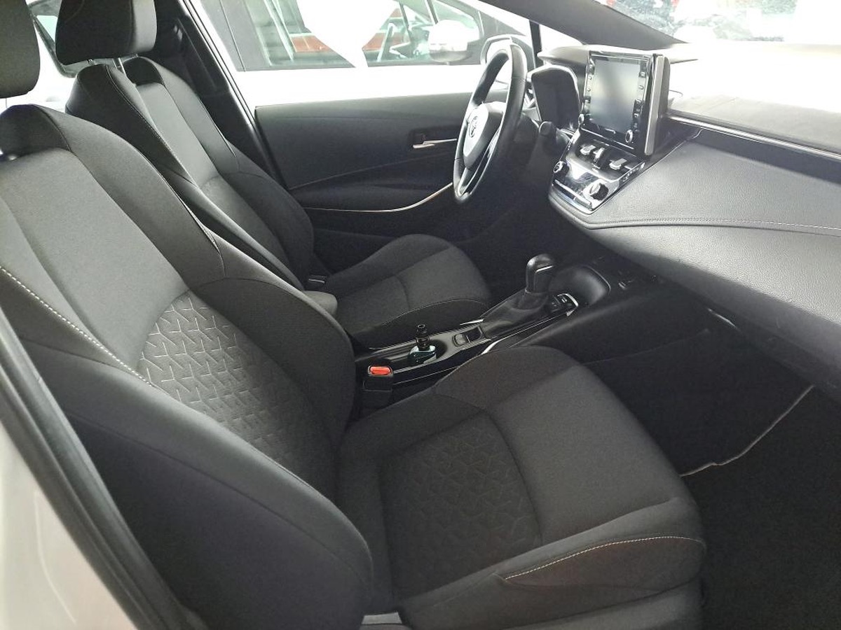 Toyota Corolla 122h hybride dynamic business 2