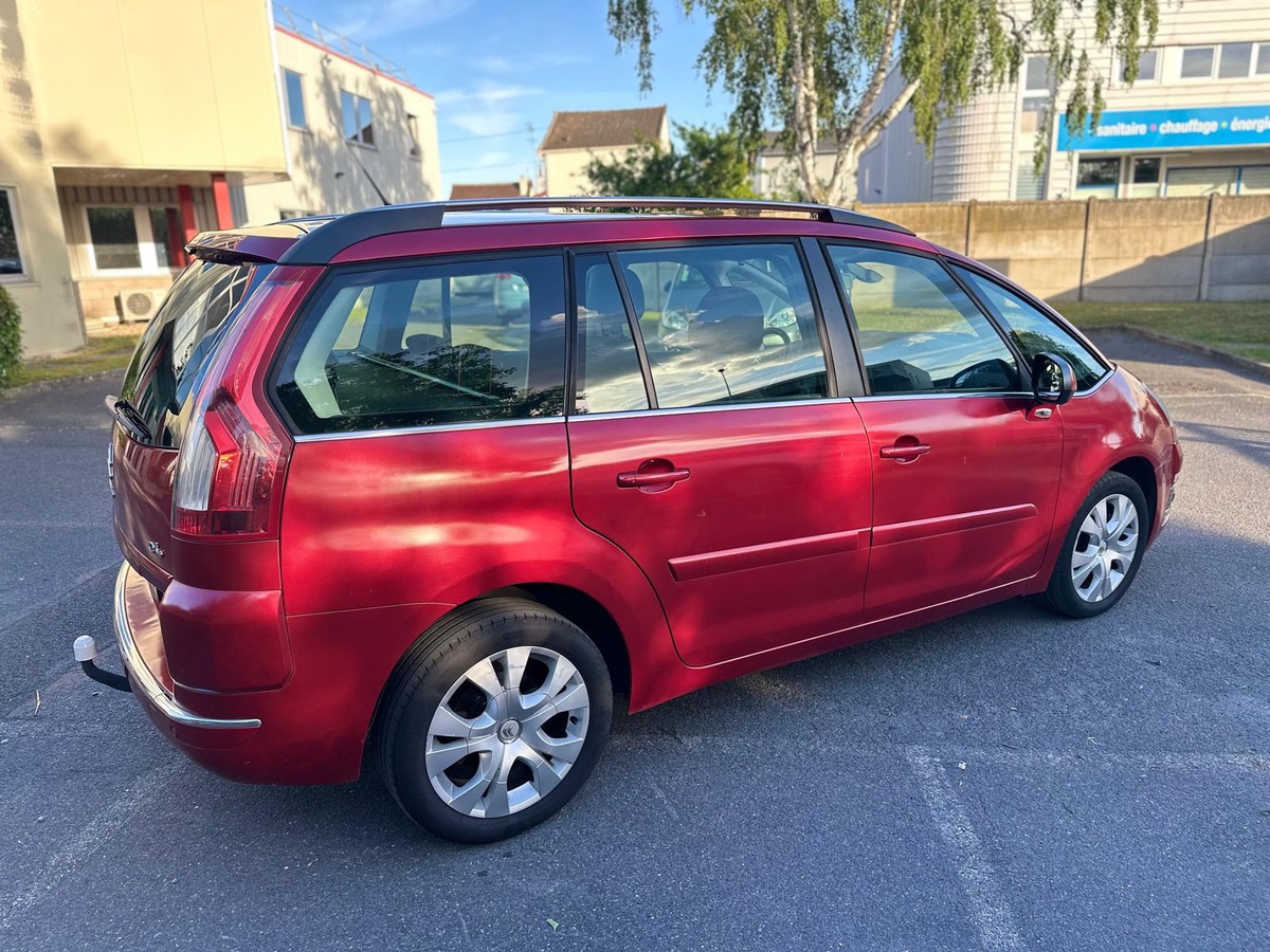 Citroën Grand C4 Picasso 1.6 e-HDI 112 CV 7 places 1r mains en 4X CBL