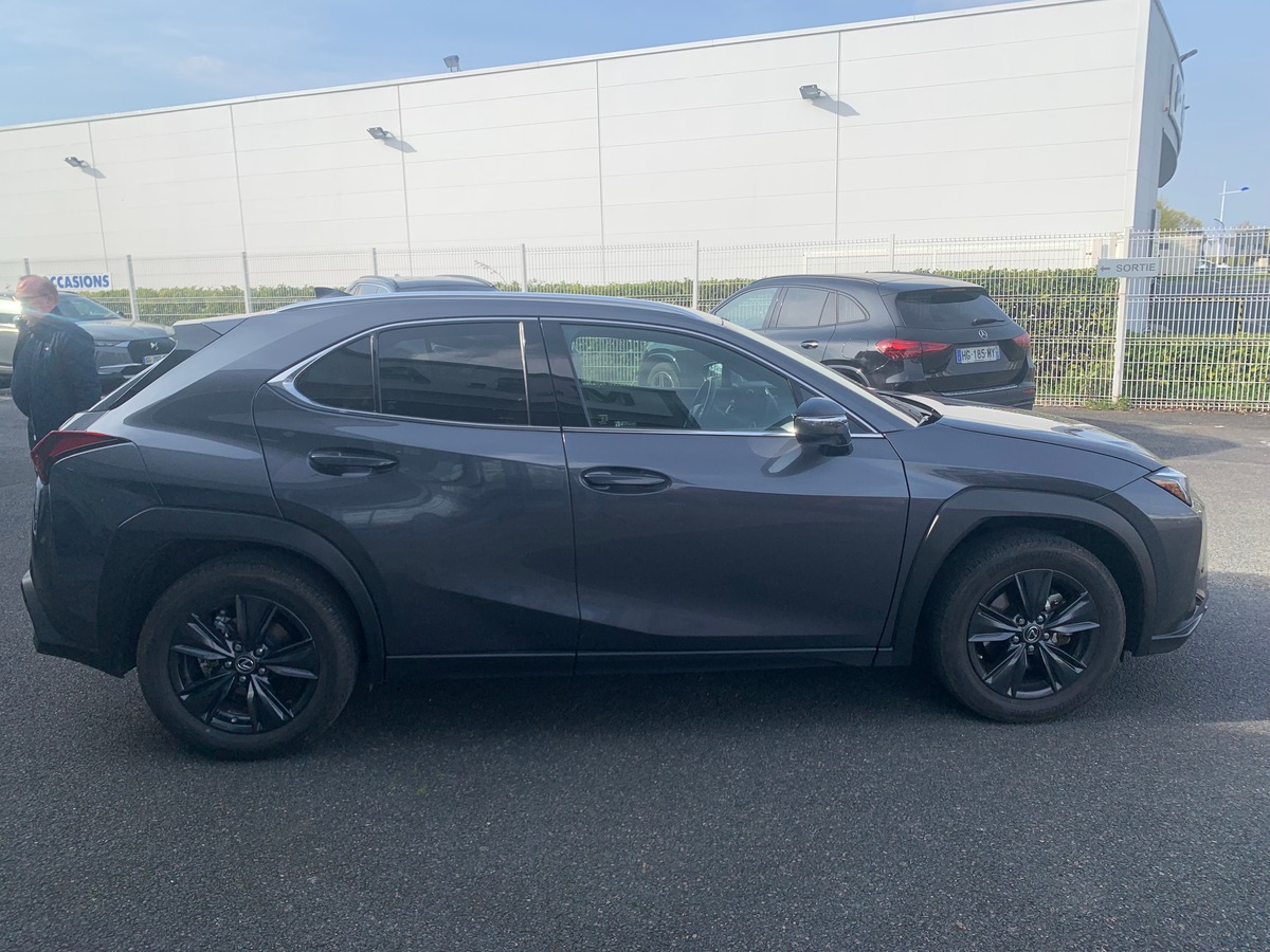 Lexus UX 250 | 185 ch | Luxe Techno | Contrôle angles morts | Caméra recul | Hayon électrique