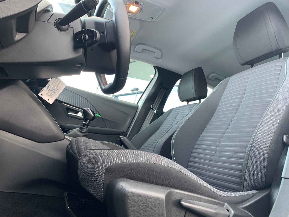 Peugeot 208 100 ch | Active | Aide stationnement arrière | Sièges avant chauffants | Écran tactile