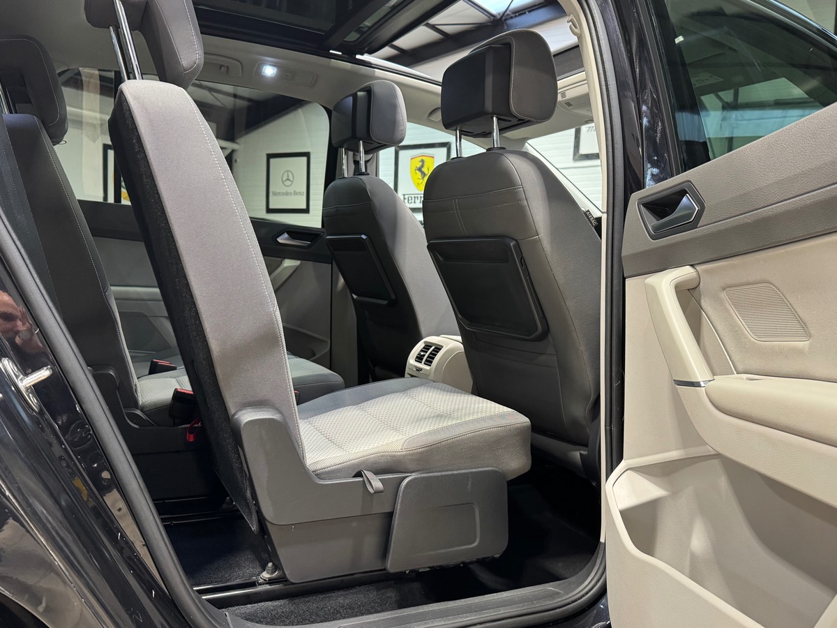 Volkswagen Touran 2.0 TDI 150CV DSG6 BLUEMOTION TOIT PANO/ATTELAGE ÉLECTRIQUE/ 5PL F