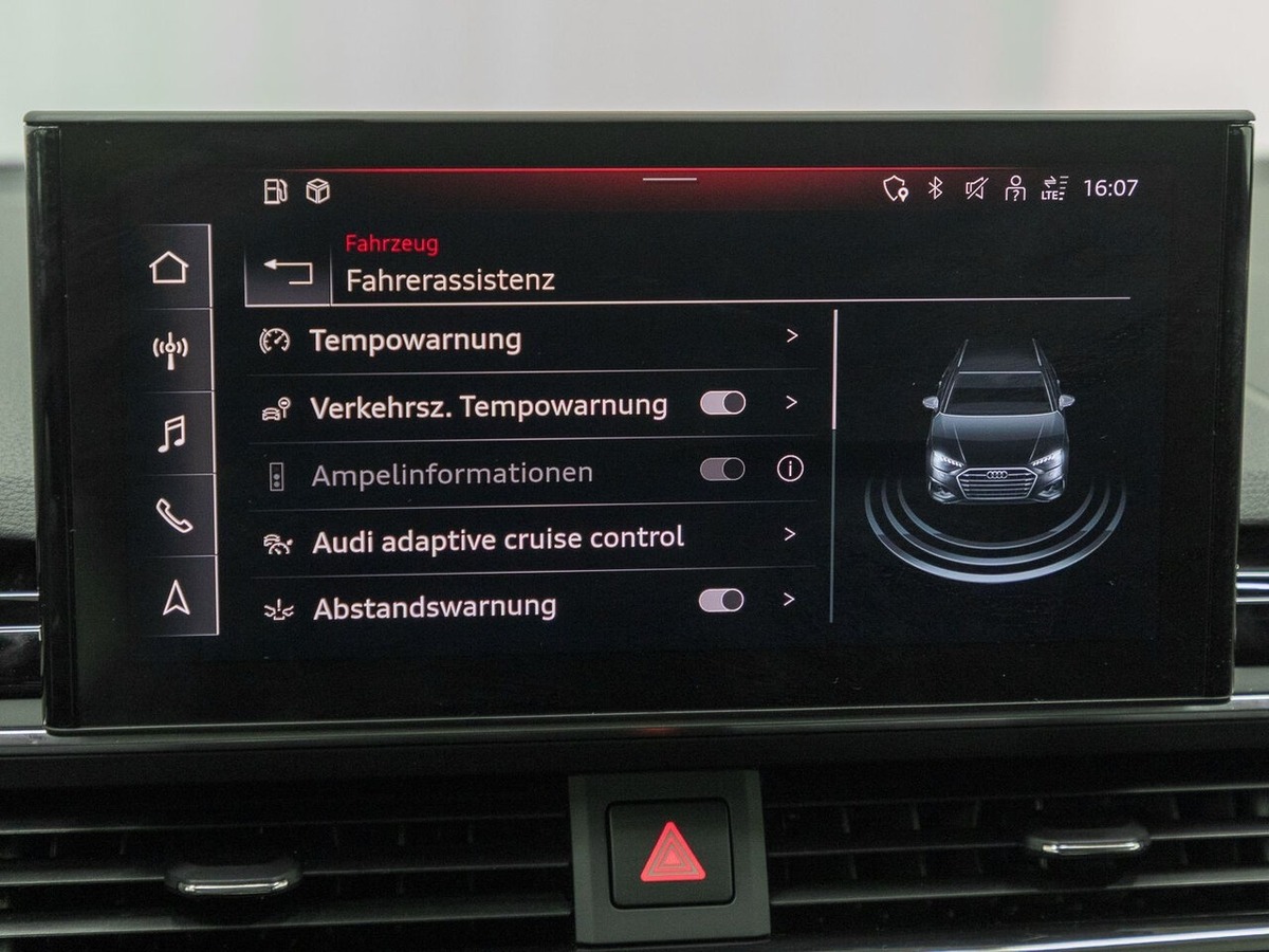 Audi A4 Avant V 40 TFSI 204ch Competition quattro S tronic 7 Attelage Feux LED matriciels