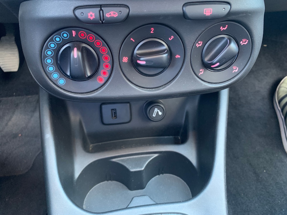 Opel Corsa 90 ch | Active | Apple car play | Régulateur de vitesse | Climatisation | Radar de recul