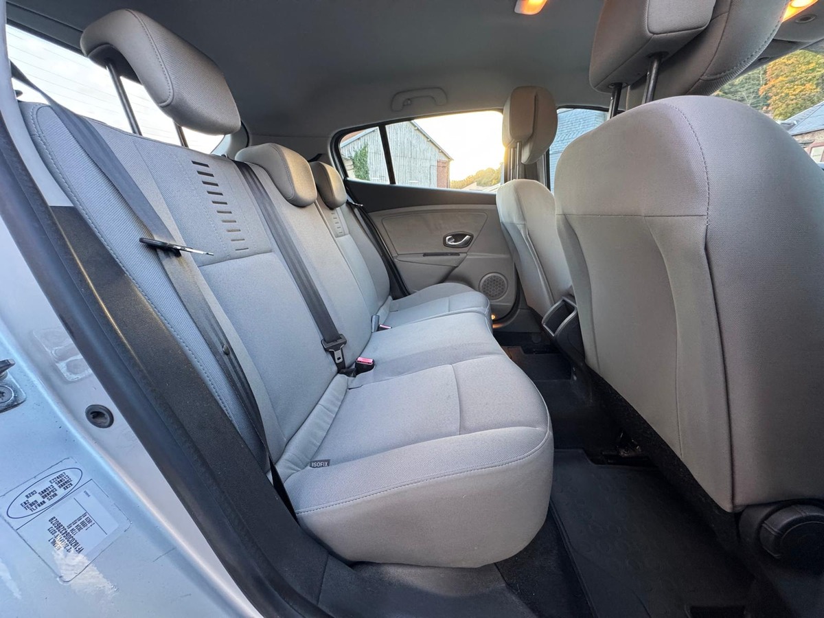 RENAULT Megane III 1.6 E85 (Flexfuel) 110cv Carminat Tom Tom  - Garantie