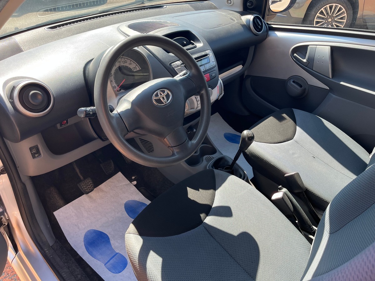 Toyota Yaris 1.0 VVTi 68 CH LINEA SOL