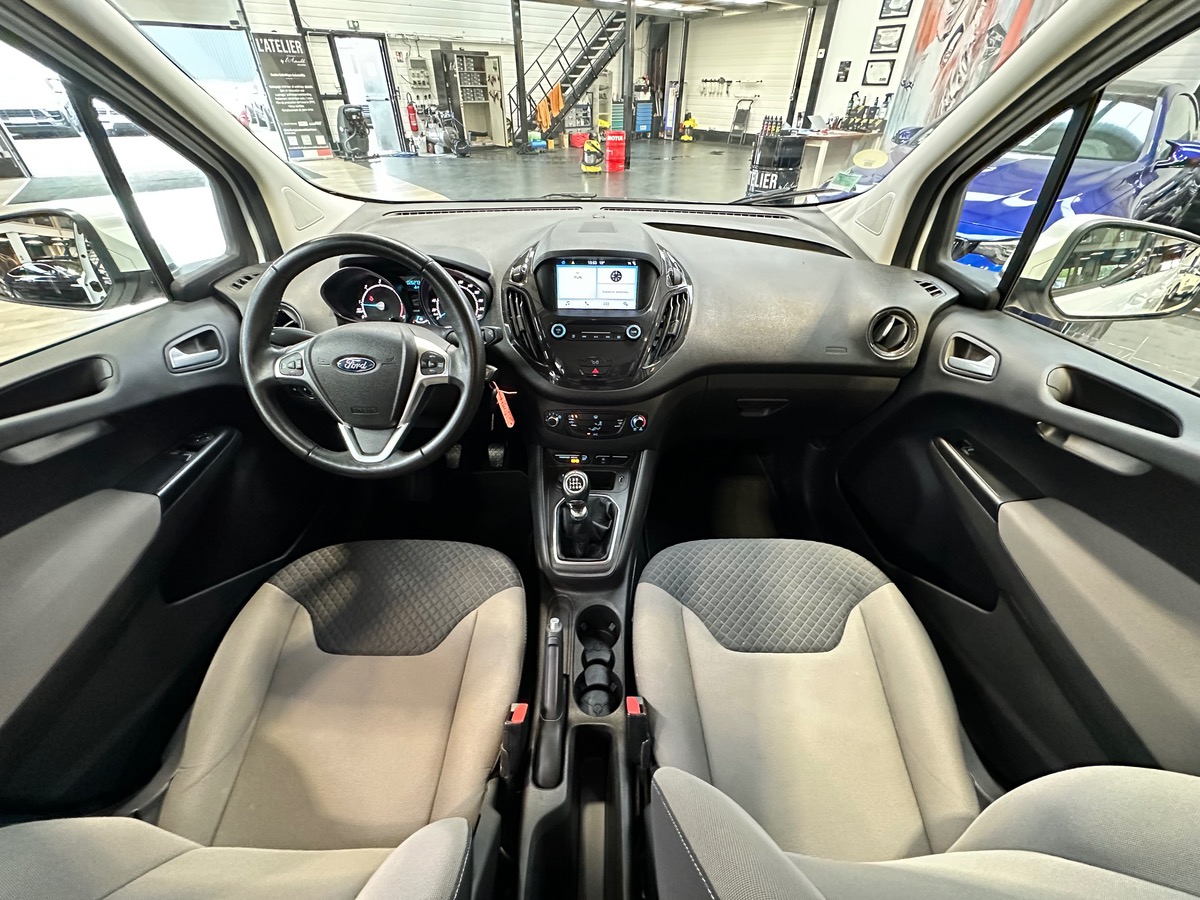 Ford Tourneo Courier (2) 1.5 TDCi 100 Titanium BVM6 + Attelage h