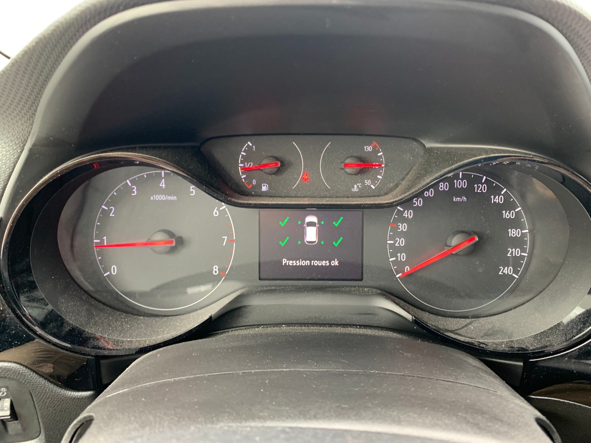 Opel Corsa 100 | Apple car play | Régulateur vitesse | | Reconnaissance des panneaux | Climatisation