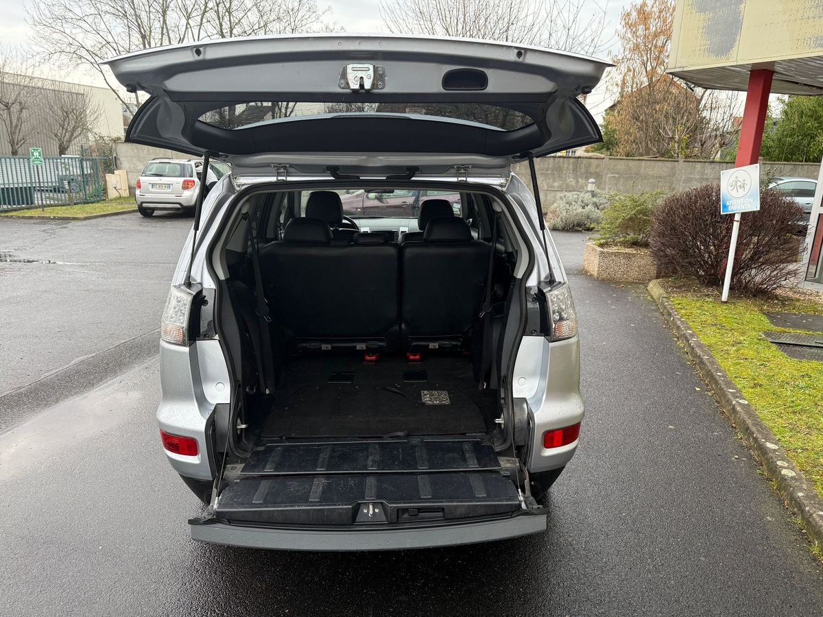 Mitsubishi Outlander 2.2 DI-D 177 CV intense 7 places 4XCBLue