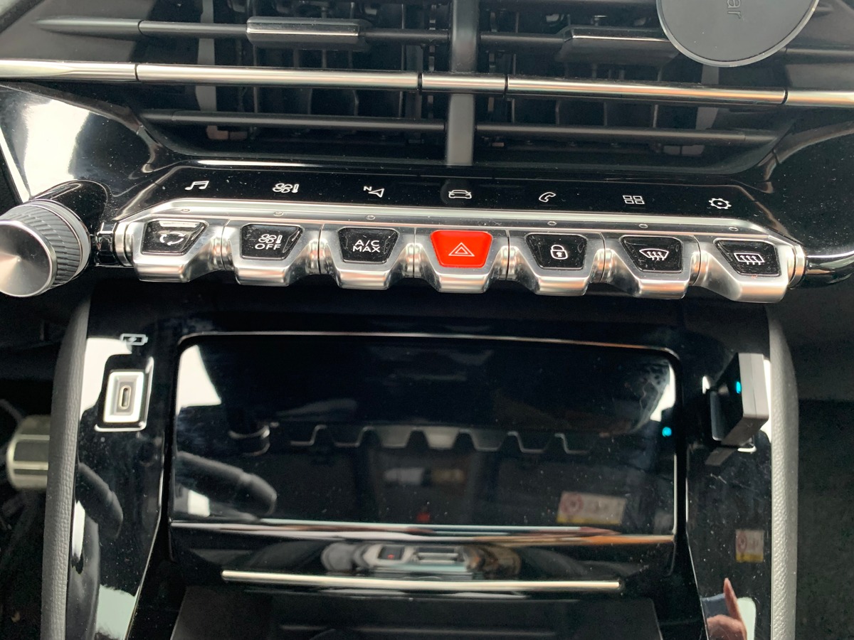 Peugeot 208 130 | GT | Toit panoramique | Caméra recul | Avertisseur angles morts | Apple car play