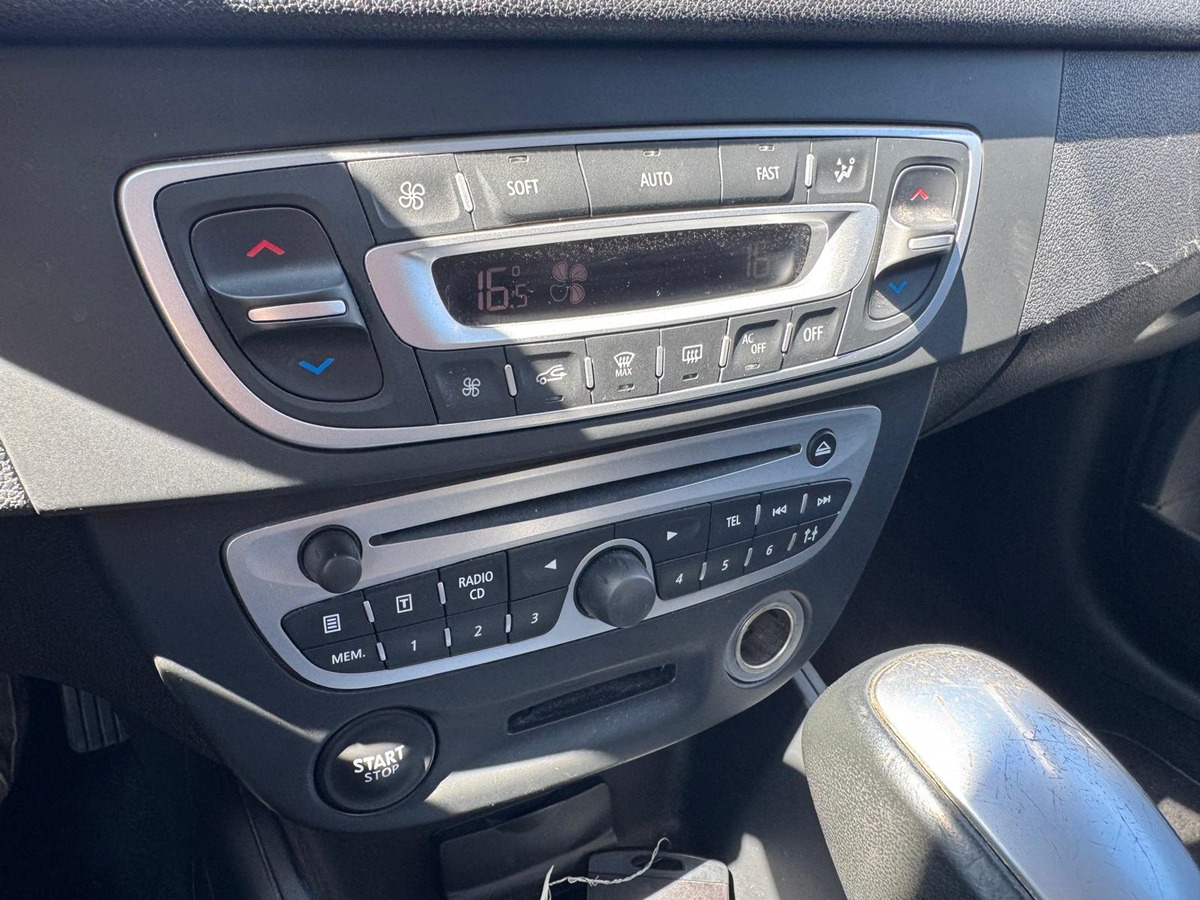RENAULT Megane 3 2.0 i 16V CVT-BVA 140 Privilège - boite automatique - Garantie
