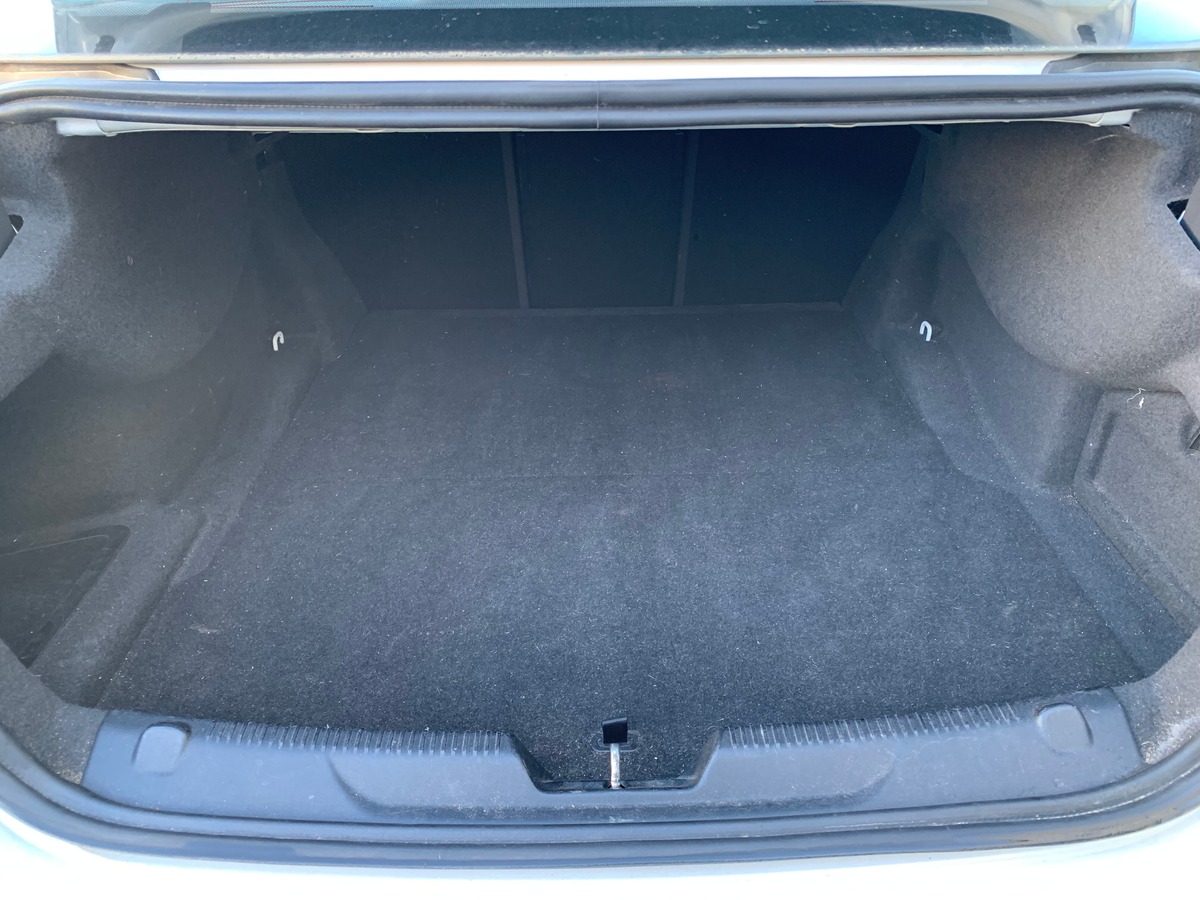 Jaguar XE 180 ch | Intérieur cuir | Toit ouvrant | Caméra de recul | GPS | Bluetooth