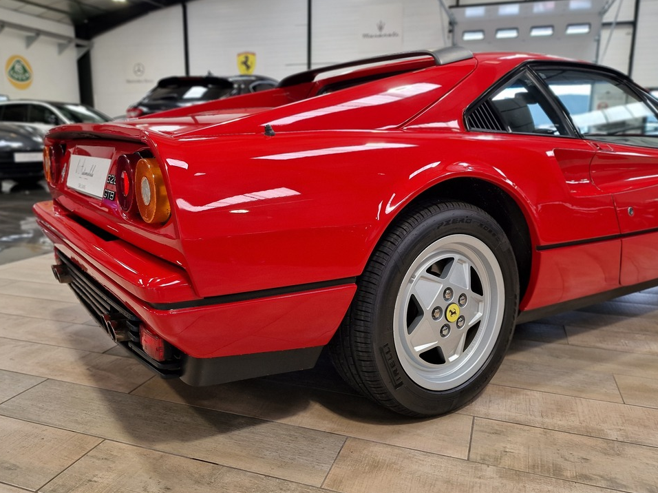 Ferrari 328 GTB 3.2 V8 270 DISTRIBUTION OK E