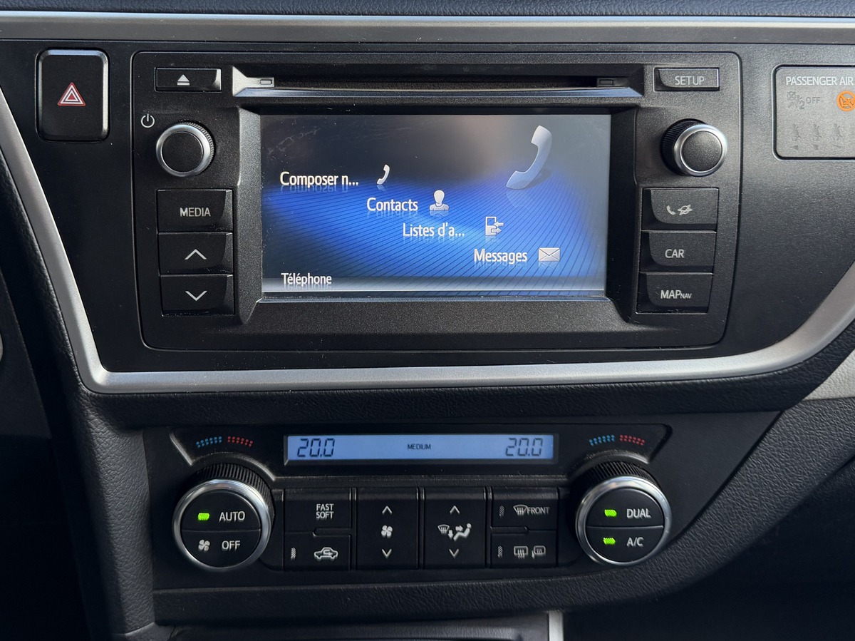 Toyota Auris II HYBRIDE 136H STYLE - 1ére main / Entretien 100% Toyota / Toit Panoramique