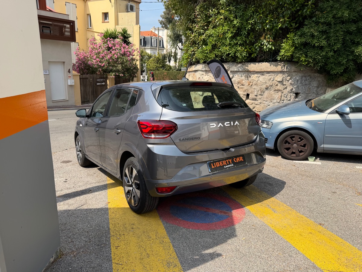 Dacia Sandero TCE 90 CV / CarPlay / Caméra de recul /Radar Avant et Arrière/ Clim