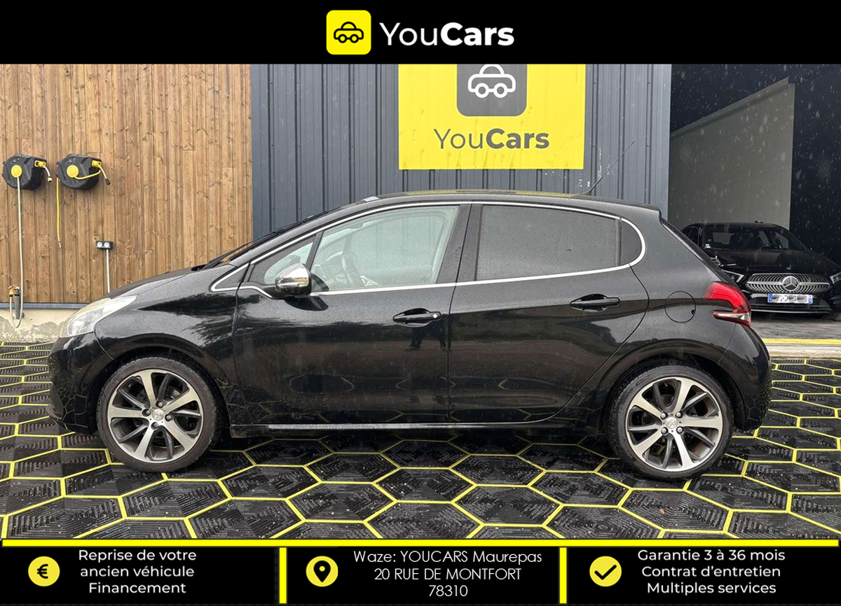 Peugeot 208 Phase 2 FELINE 5 Portes 1.2 THP EAT6 110 cv Boîte auto TOIT PANORAMIQUE CAMERA DE RECUL