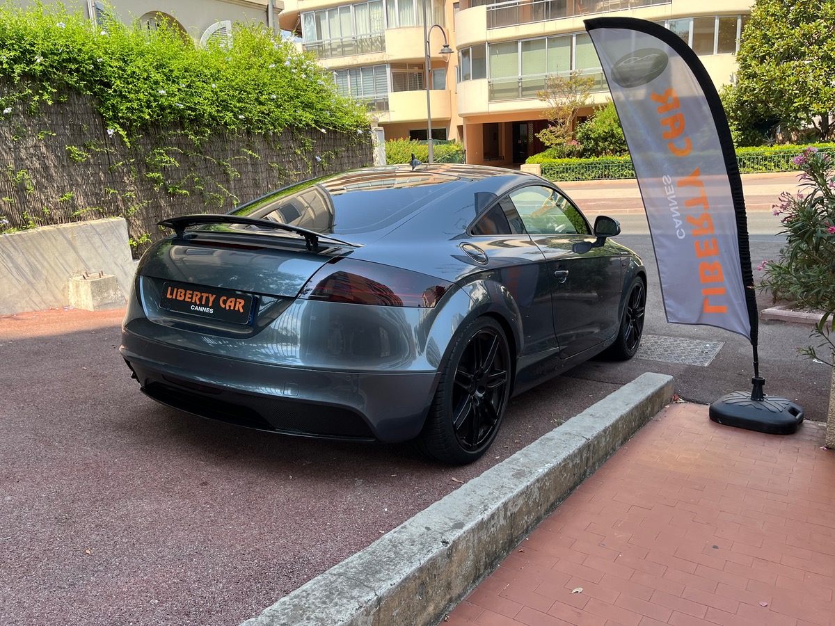 Audi TT 2.0 TFSI 200 cv / S line/  GPS / Jantes noires / Feux teintés  / intérieur cuir