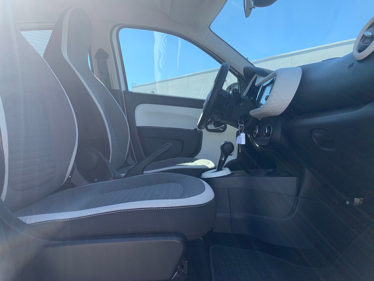 RENAULT Twingo EQUILIBRE |  Aide au parking arrière | Apple car play | Premiére main