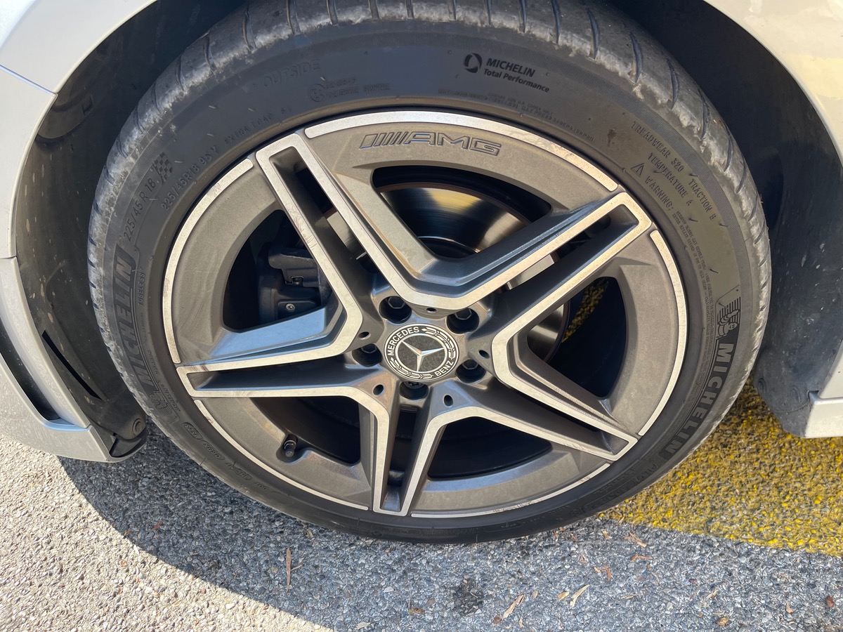 Mercedes Benz Classe A 200 i 163 CV / AMG Line / Toit Ouvrant / Pack Ambiance / Caméra 360°