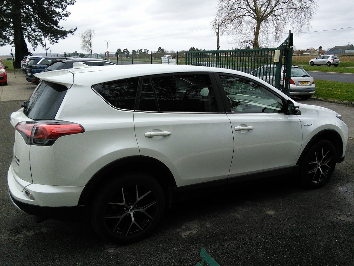 Toyota RAV4 2.5 VVTi 197 HYBRIDE DESIGN 2WD E-CVT 155 cv Boîte auto