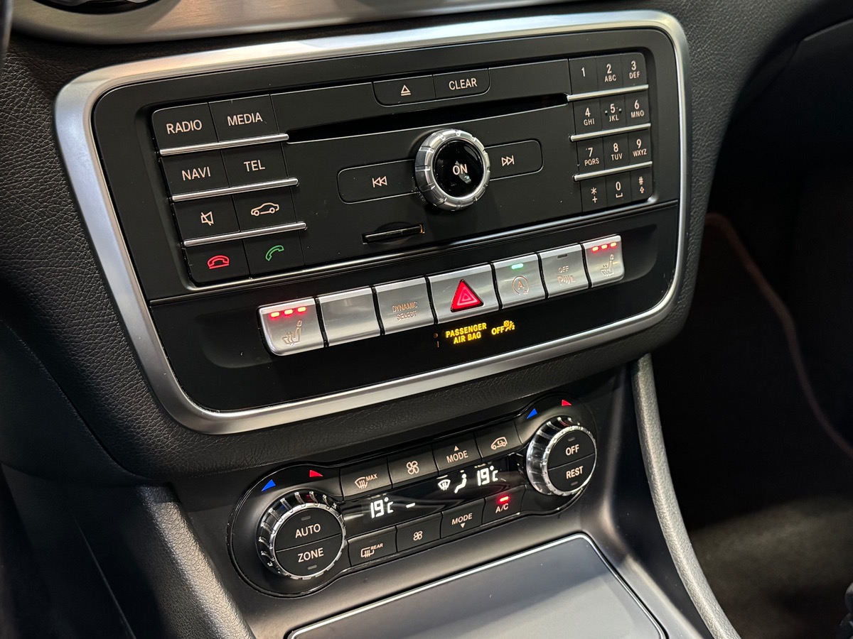 Mercedes-Benz GLA 220D 4MATIC 7G-DCT 170CV FASCINATION AMG APPLE CAR PLAY/ ATTELAGE
