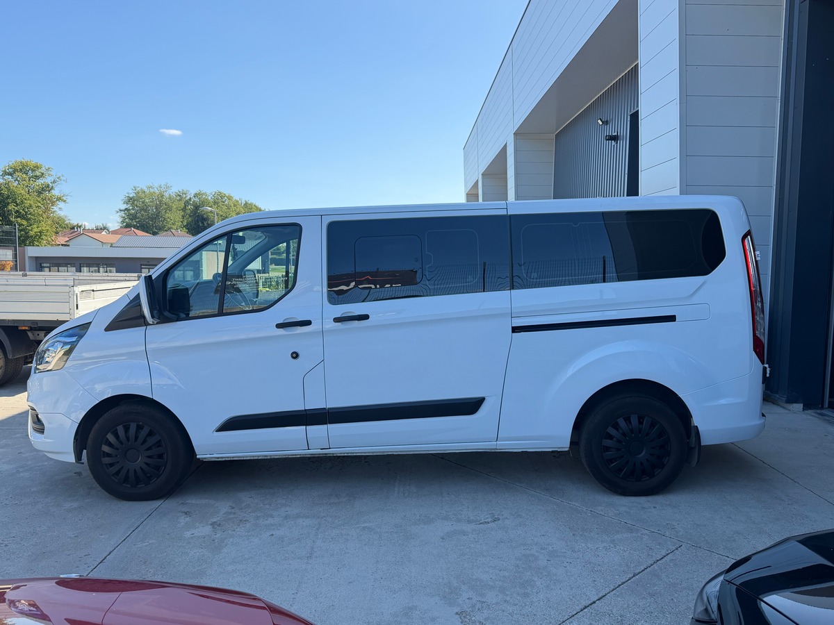 Ford TRANSIT CUSTOM 2.0 ECOBLUE 130 CH - 9 PLACES - ATTELAGE
