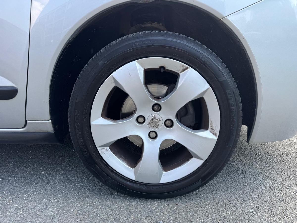 Peugeot 3008 1.6 HDI PREMIUM PACK