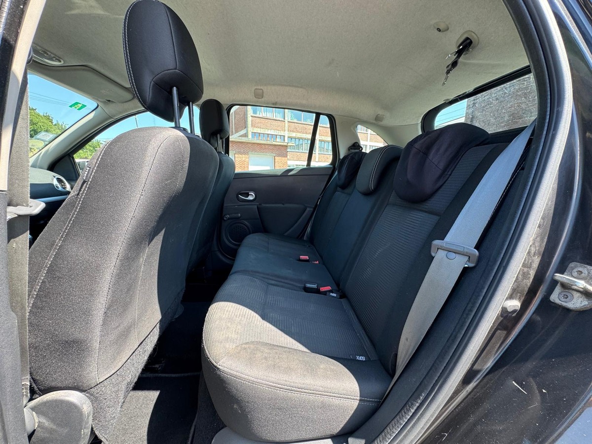 RENAULT Clio III estate 1.5 dci authentique - garantie