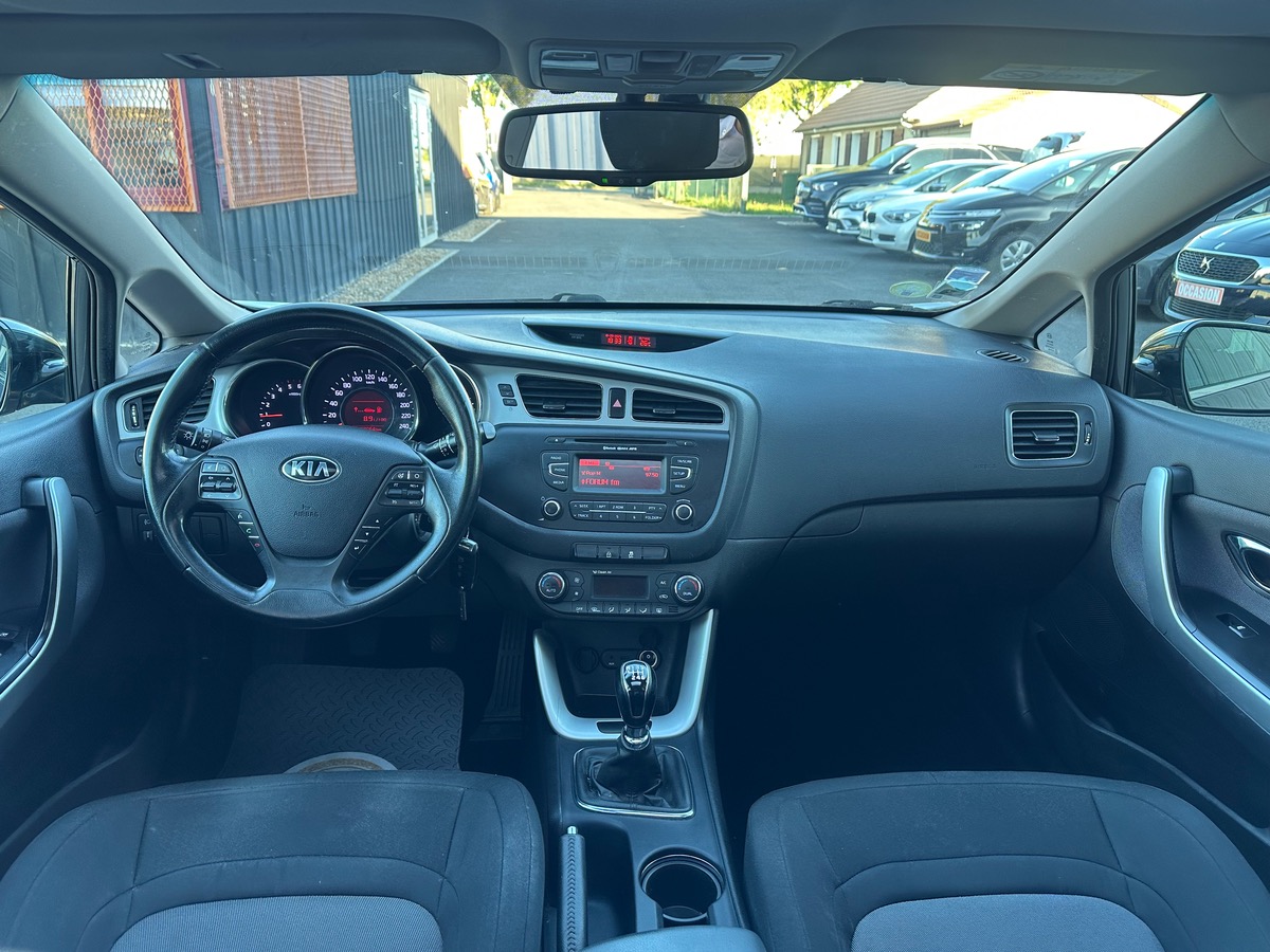 Kia Ceed 1.6 CRDI 128 Ch Premium Pack/TOIT OUVRANT PANORAMIQUE /1ère Main-SUIVI