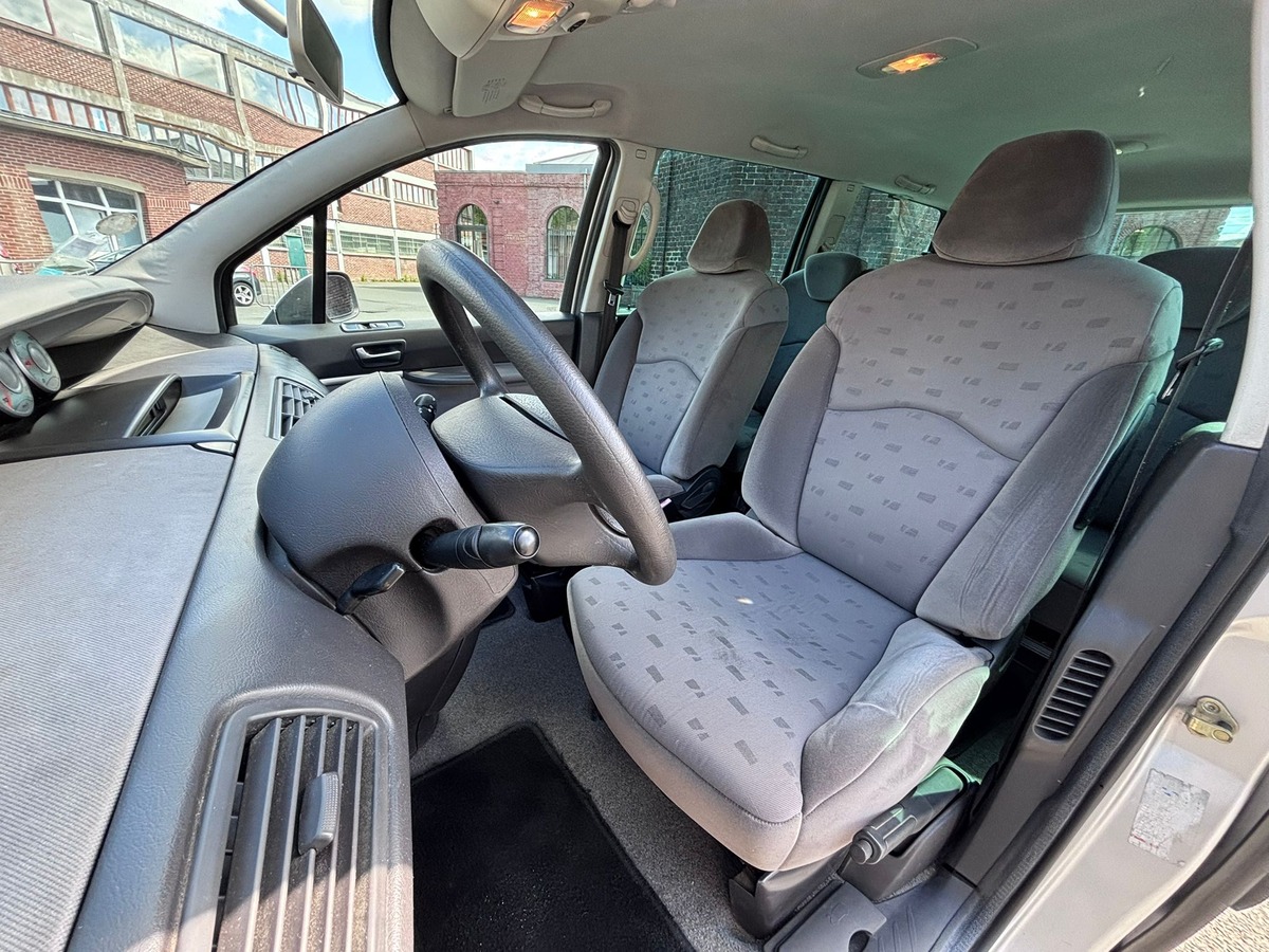 Peugeot 807 7 places 2.0 HDi 110 Confort - Distribution neuve - Garantie