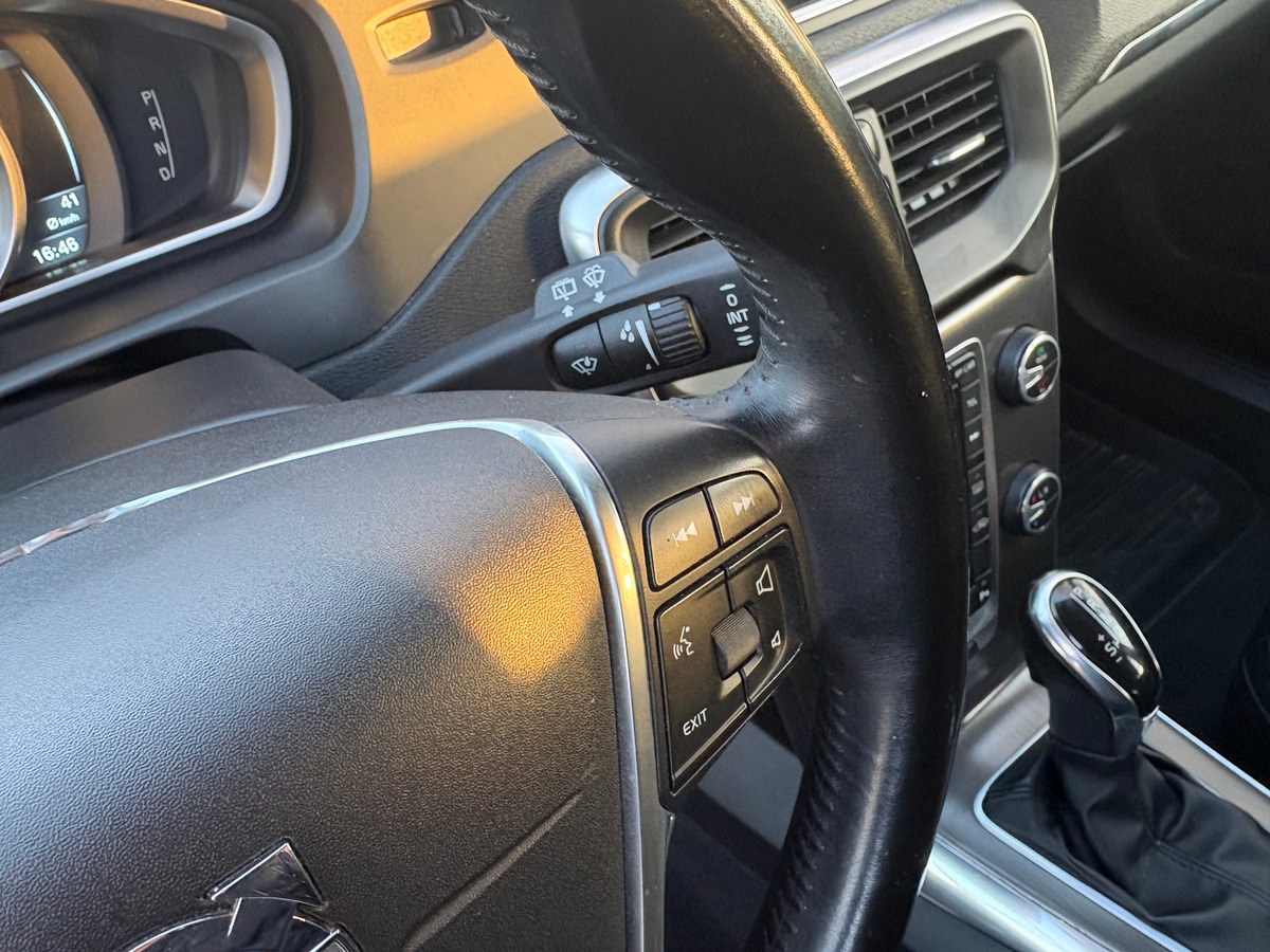 Volvo V40 D2 SUMMUM - 115CH - ENTRETIEN COMPLET