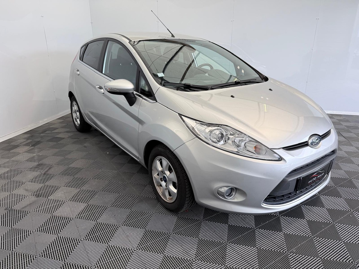 Ford Fiesta 1.6 TDCI 95   Titanium  Première main