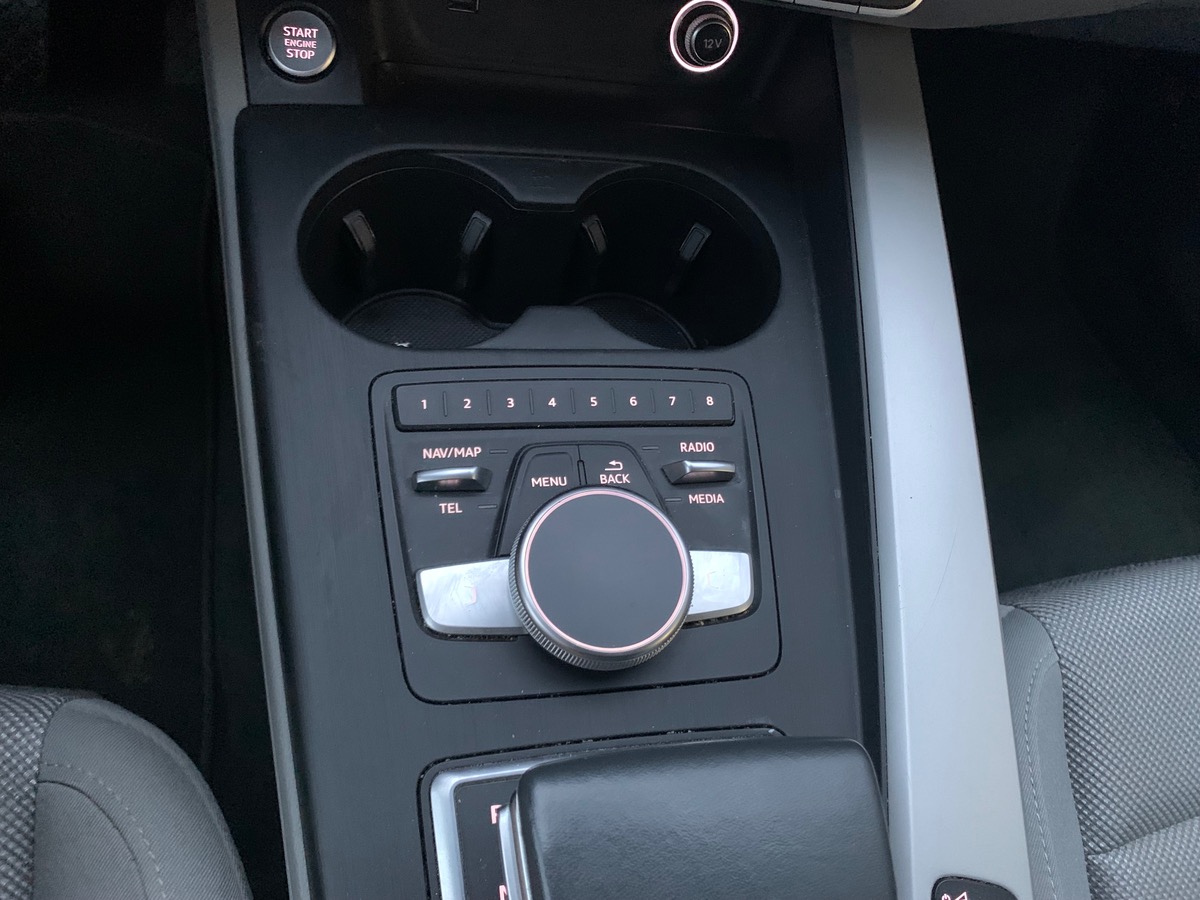 Audi A4 Avant 150 ch | Caméra 360° | Virtual cockpit |  Attelage amovible | Sièges chauffants