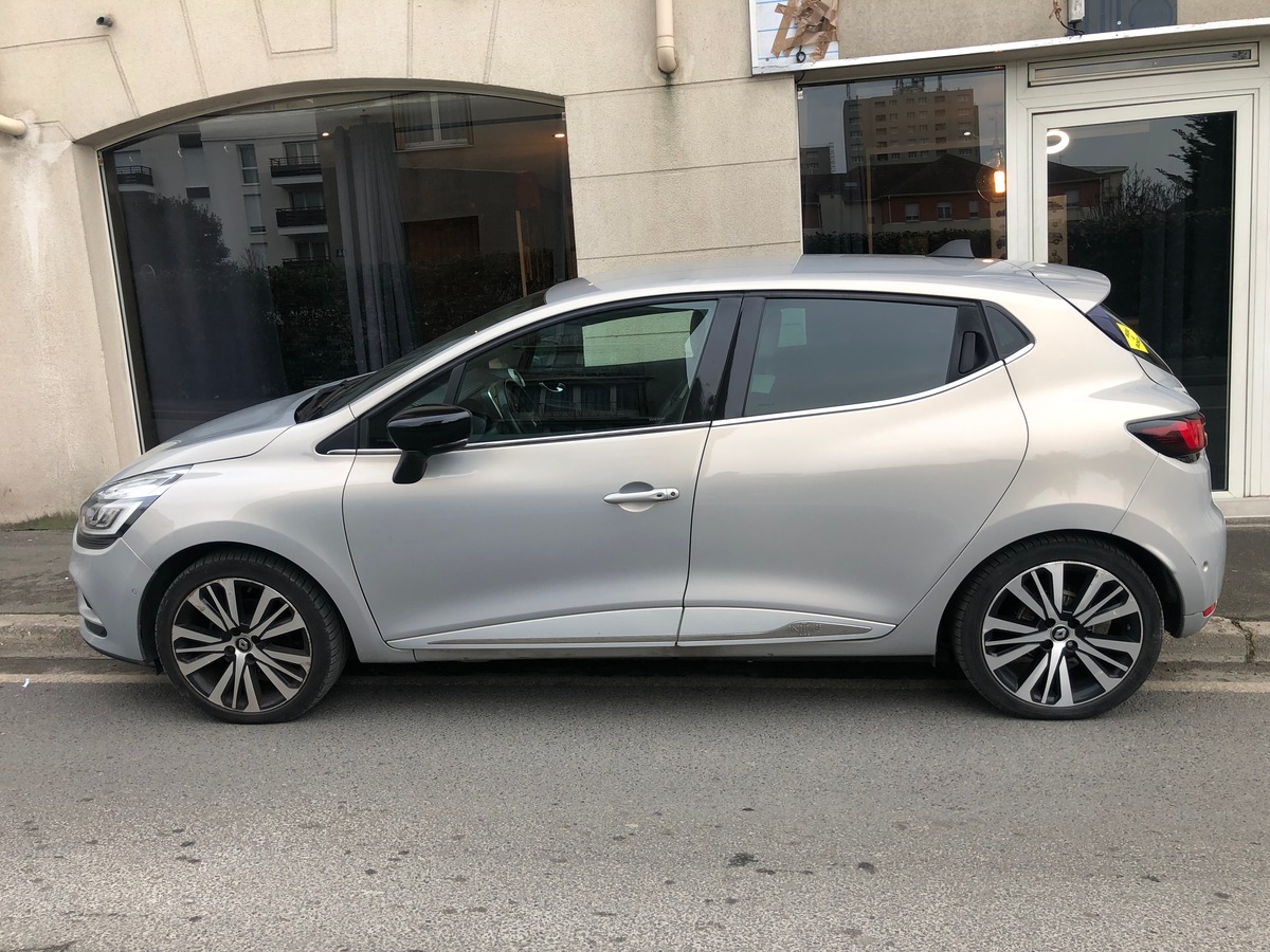 RENAULT Clio IV INITIALE