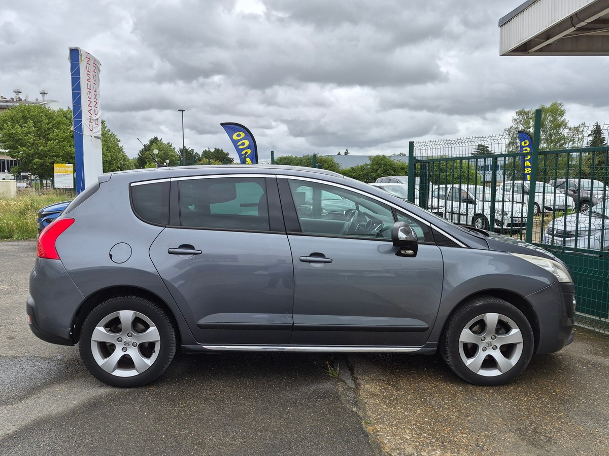 Peugeot 3008 1.6 HDI 16V 112ch FAP BMP6 Blue Lion Premium Pack