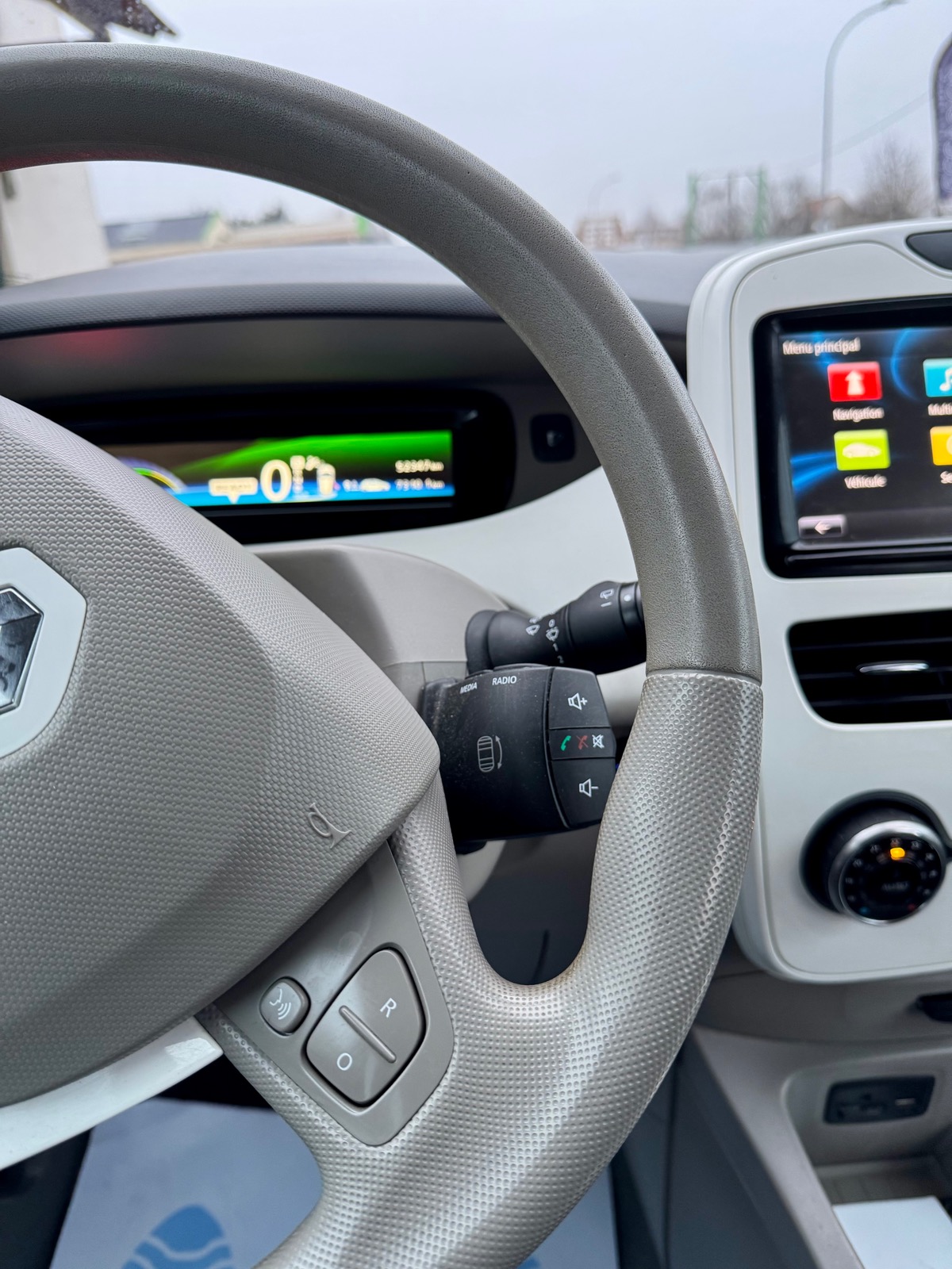 RENAULT Zoe LIFE 90 CHX ACHAT INTÉGRALE BATTERIE INCLUSE /  AUTONOMIE 135 KMS 
