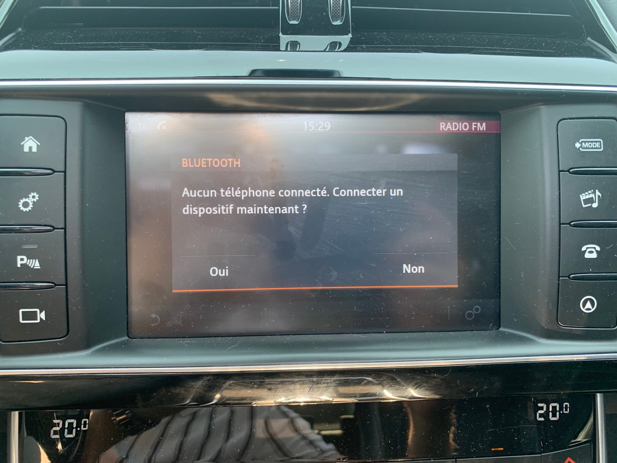 Jaguar XE 240 chevaux | R Sport | GPS | Régulateur de vitesse | Toit ouvrant | Audio MERIDIAN | Cuir