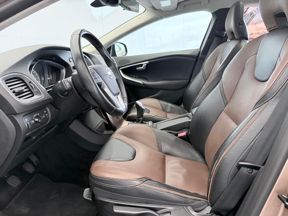 Volvo V40 Cross Country 1.6 D2  115  Momentum Première main