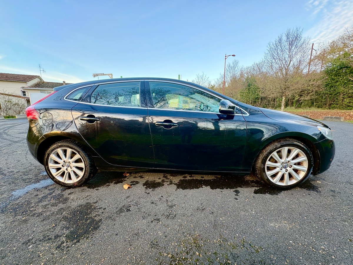 Volvo V40 D2 SUMMUM - 115CH - ENTRETIEN COMPLET