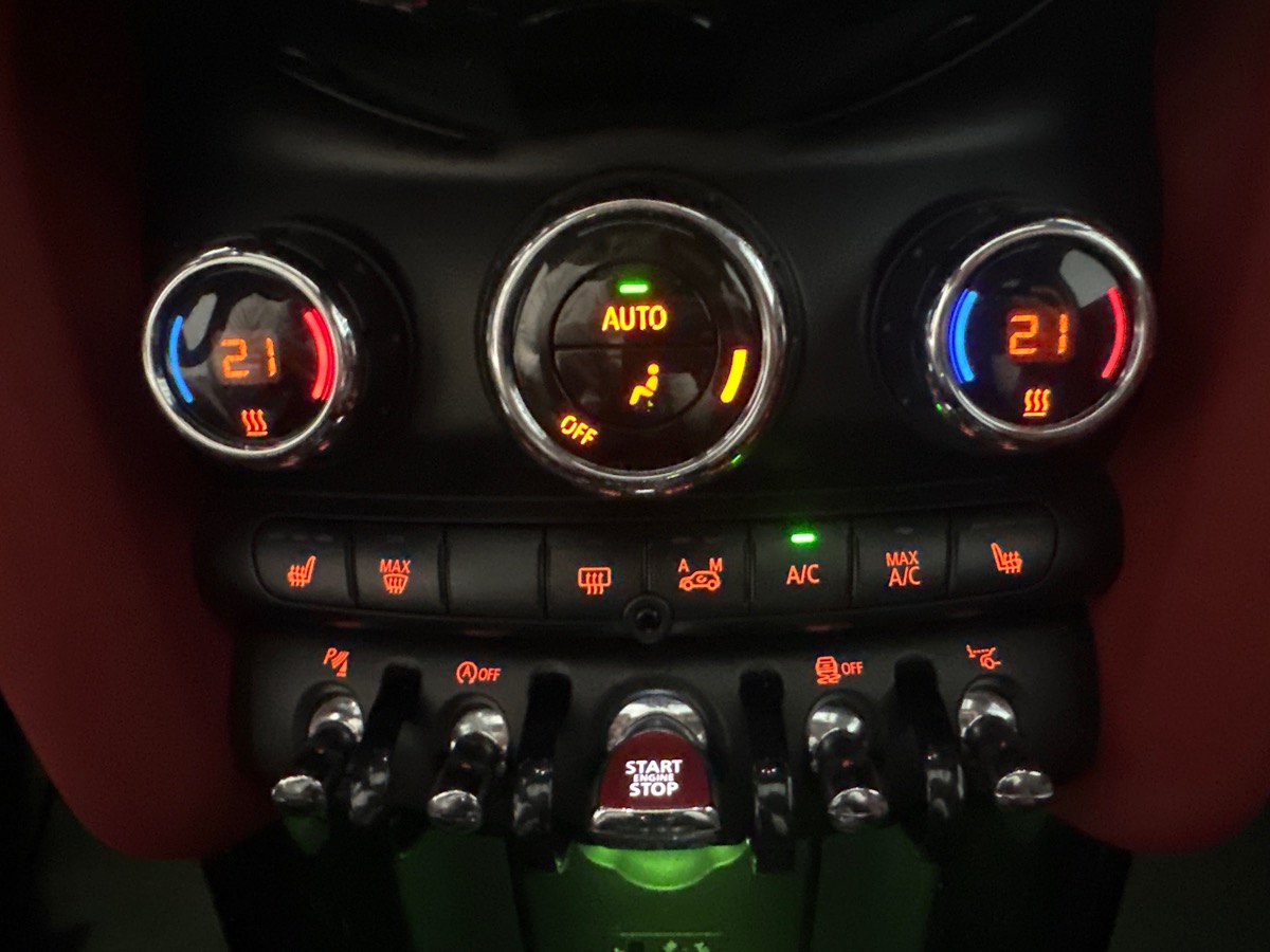 Mini Cooper III (F56) 2.0 231cv JCW BVA6 Harman Kardon / Toit Ouvrant / Echappement Sport