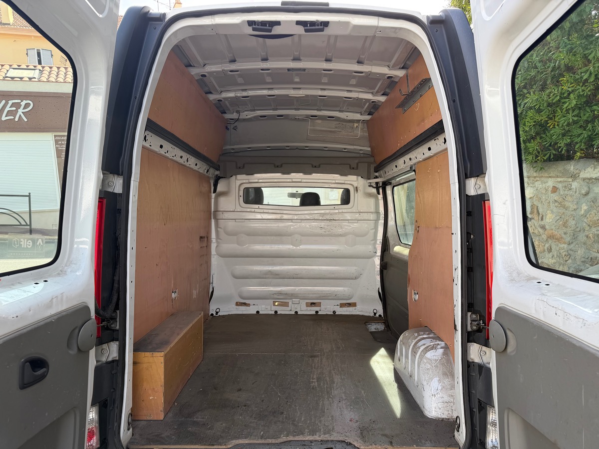 RENAULT Trafic 2.0 dCi 115 CV Fourgon Phase 2 L1H1 / Clim / Radar
