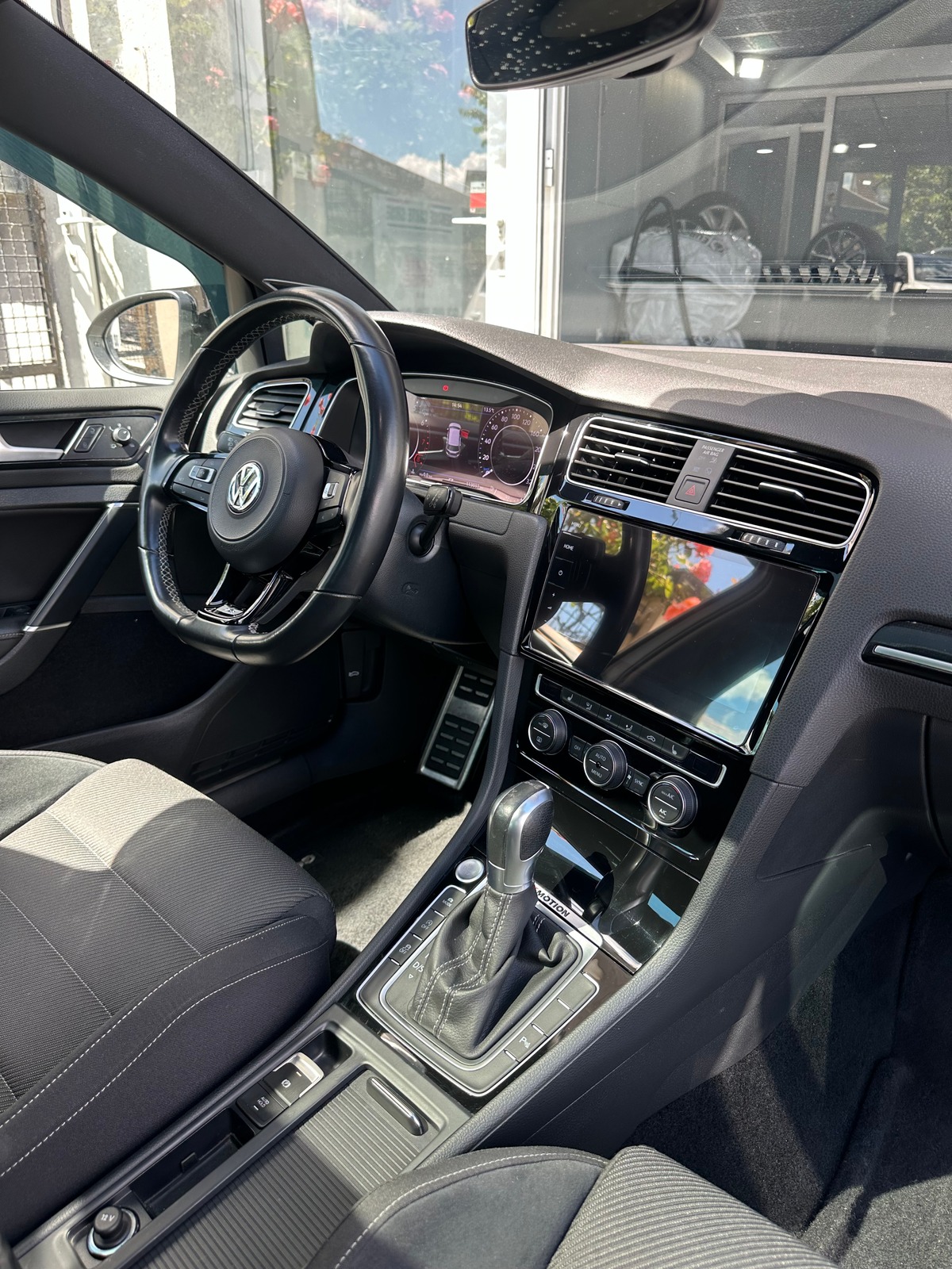 Volkswagen Golf 2.0 TSi 300 CH AKRAPOVIC