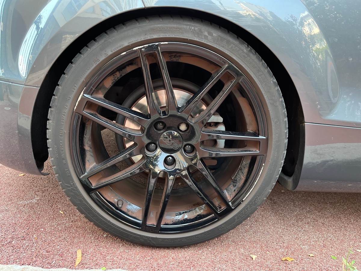 Audi TT 2.0 TFSI 200 cv / S line/  GPS / Jantes noires / Feux teintés  / intérieur cuir