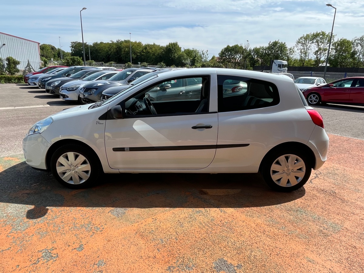 RENAULT Clio III Phase 2 1.2 i eco2 75 ch