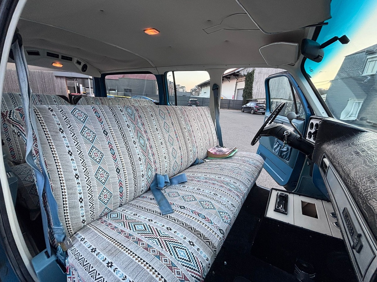 Chevrolet Suburban 7.4 V8 454 (C/R) - Français - CG Collection