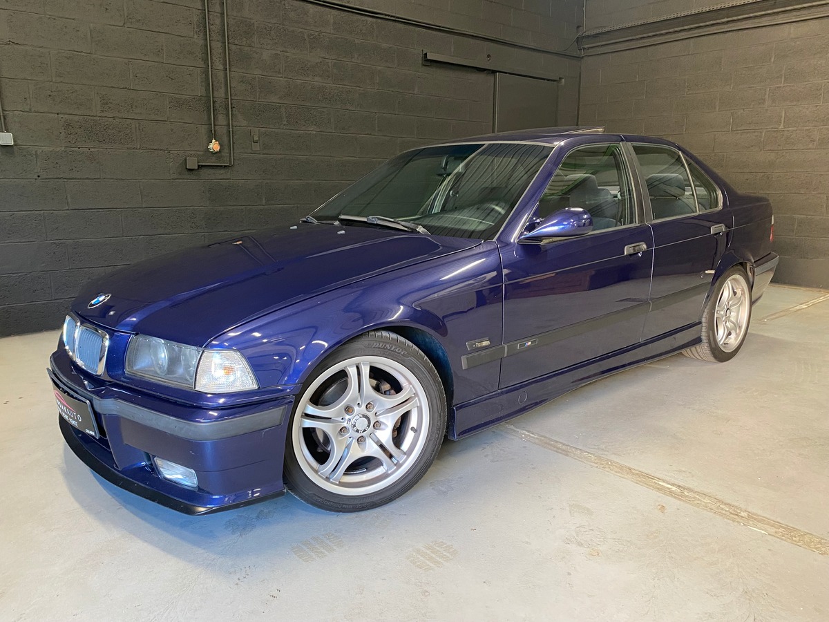 Bmw Série 3 E36 328i Berline Pack M individuel 193cv Toit Ouvrant